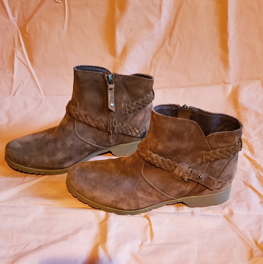 Teva De La Vina ankle boot 8.5 (like new)
